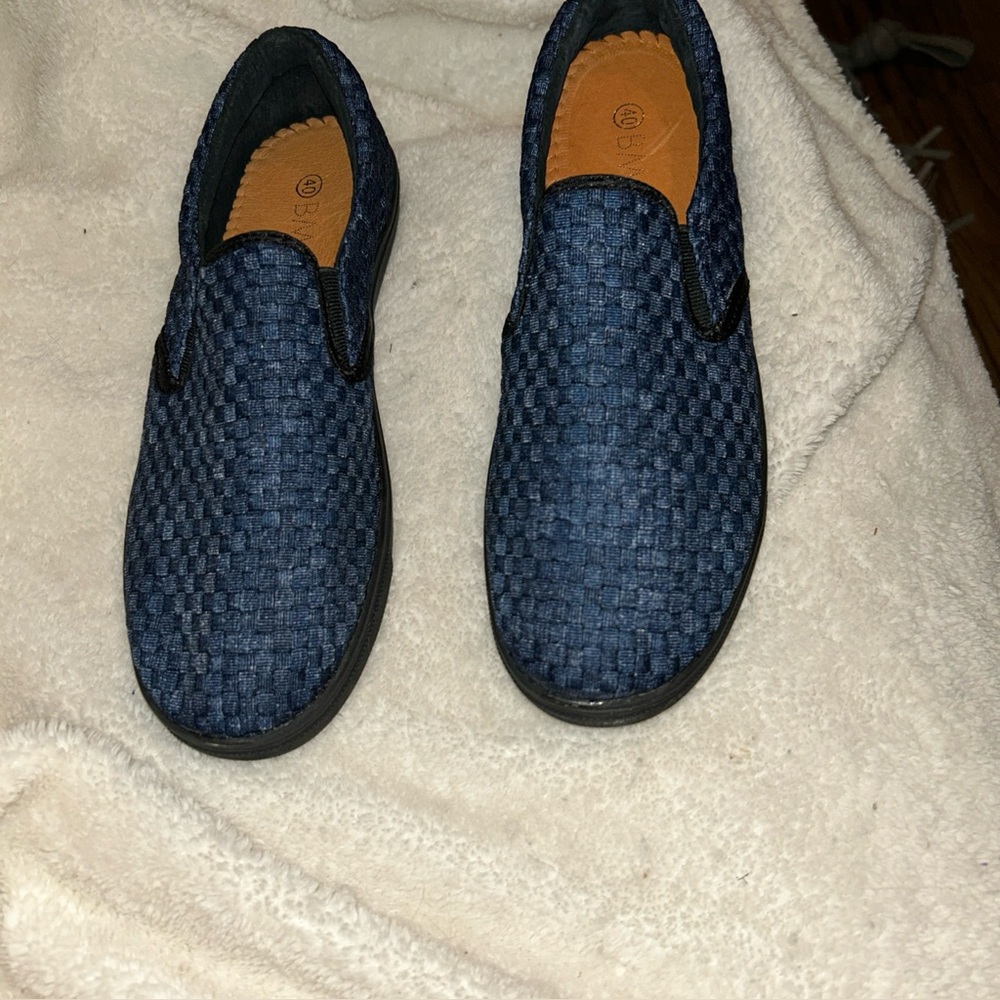 New Berne Mev Blue flats size 9